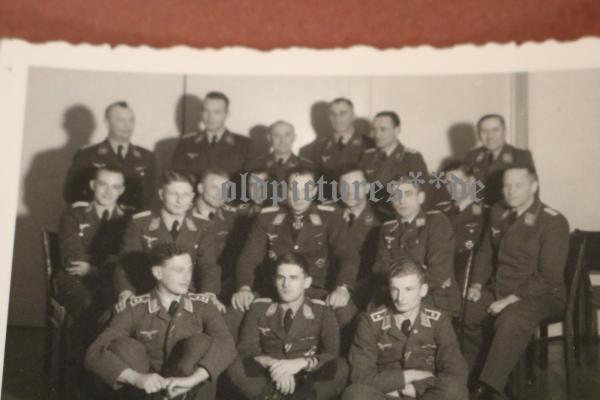 altes Gruppenfoto Stuka Geschwader I ????  Ritterkreuzträger Oberstleutnant Walter Hagen in der Mitte und anscheinend auch FW. Hachtel